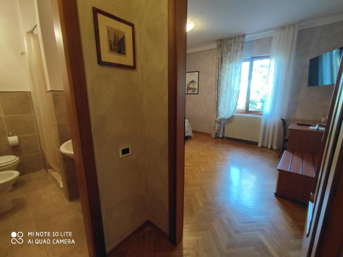 Da Ronald ... A Pian Del Papa Guest House Пратовекио Екстериор снимка