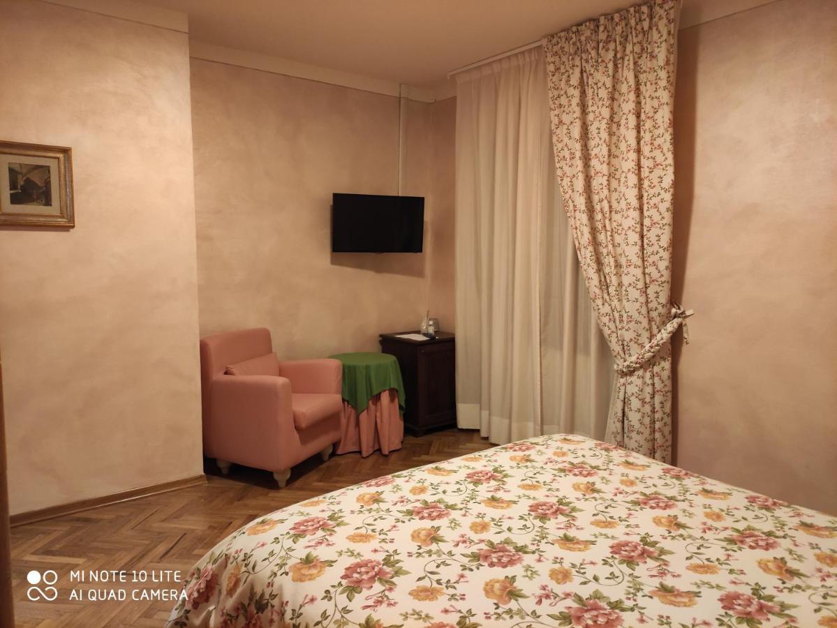 Da Ronald ... A Pian Del Papa Guest House Пратовекио Екстериор снимка