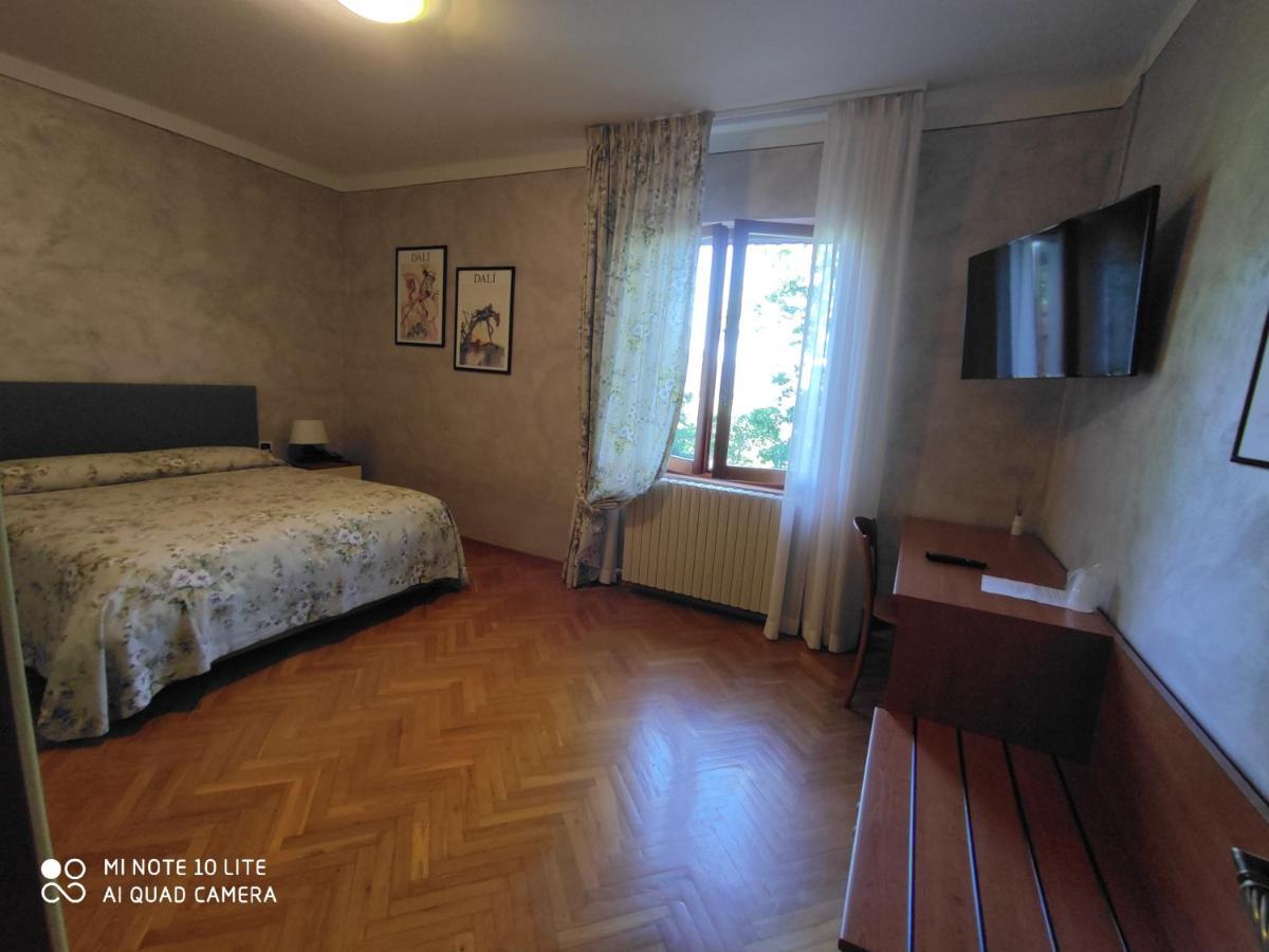 Da Ronald ... A Pian Del Papa Guest House Пратовекио Екстериор снимка