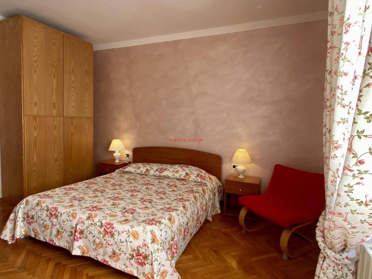 Da Ronald ... A Pian Del Papa Guest House Пратовекио Екстериор снимка