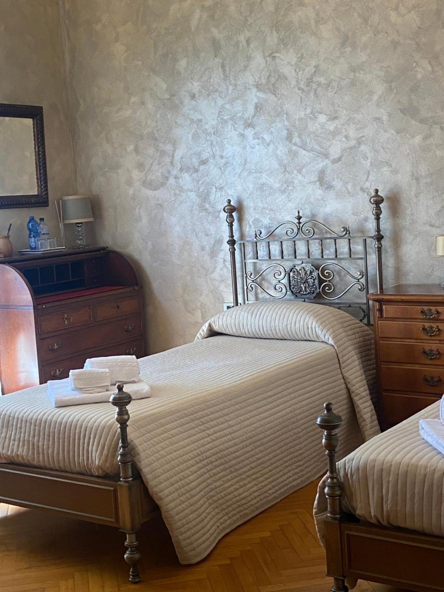 Da Ronald ... A Pian Del Papa Guest House Пратовекио Екстериор снимка