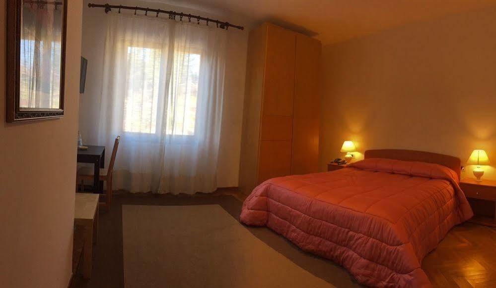Da Ronald ... A Pian Del Papa Guest House Пратовекио Екстериор снимка